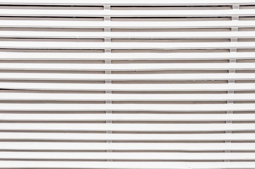 ルーバーフェンス